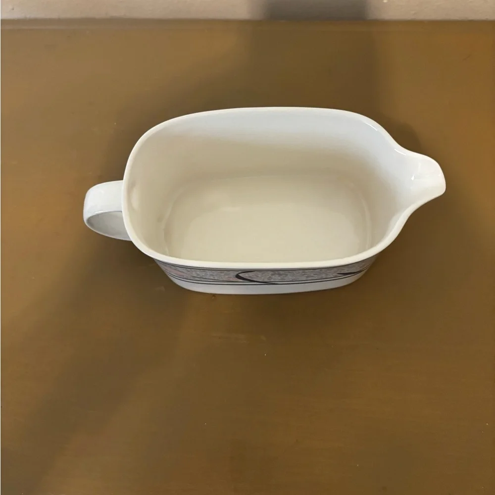 Mikasa Intaglio Speckled Off-White Ceramic Base vintage 90s